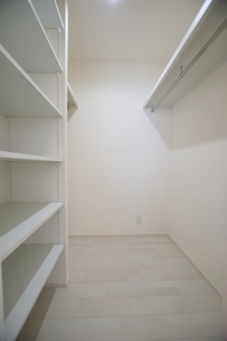 ウォークインクローク　※施工イメージです