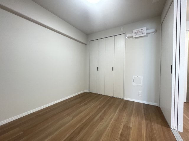 大切なお子さまを見守りやすい引き戸の洋室は、子ども部屋としても。　