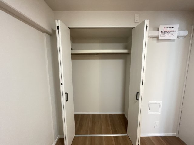 大容量のクローゼットは、衣装持ちの方でも安心。　