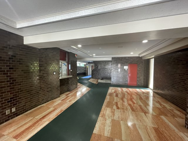 マンションの顔でもある、高級感漂うエントランス。　