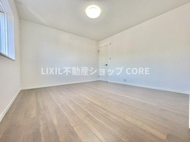 室内はいつも明るい印象なので気持ちの良い朝を迎えられます。毎日の生活も明るくなりそう♪　