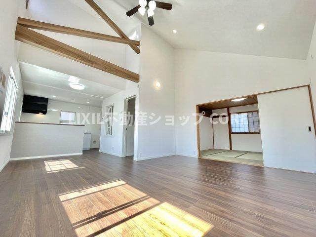 家族と過ごす時間を大切にしたい方にぴったりの明るくゆとりある住空間です。　