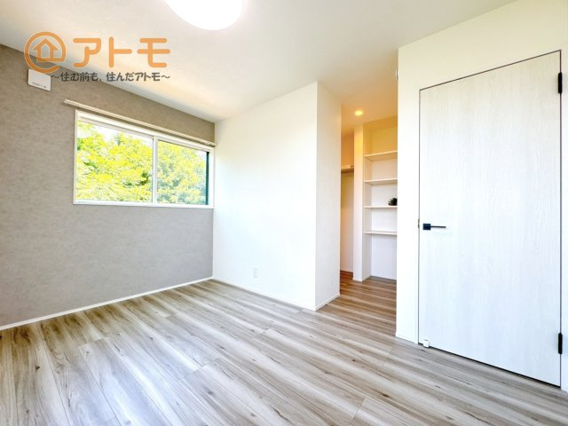 収納豊富な洋室は使い勝手良好です！