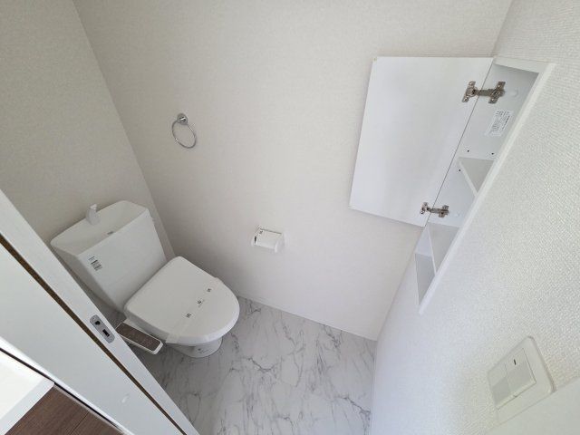 トイレは洗浄機能付きです！壁面収納も嬉しいですね♪