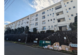 たまプラーザ団地６街区３号棟の外観