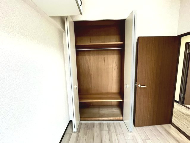 服も小物も、すっきり収納できる空間　