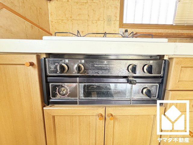 調理に手間がかかりがちな肉や魚を、短時間でサッと焼き上げることができるグリル付き。