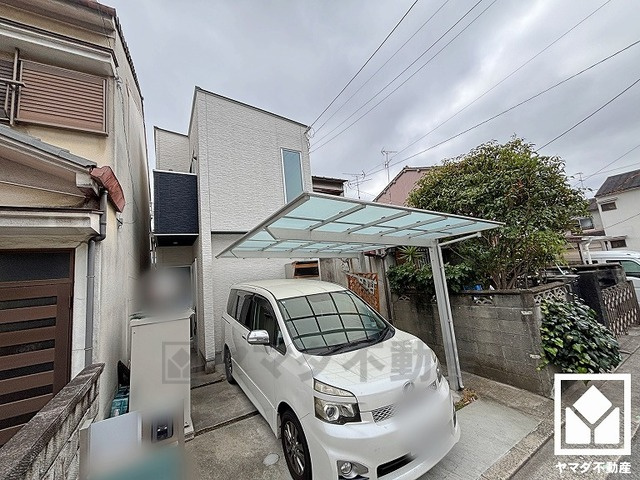 太陽光発電システム搭載。自家発電した電気を使うことで電気代の節約になると同時に、電気料金に含まれる再エネ賦課金の支払い額の削減にも繋がります。