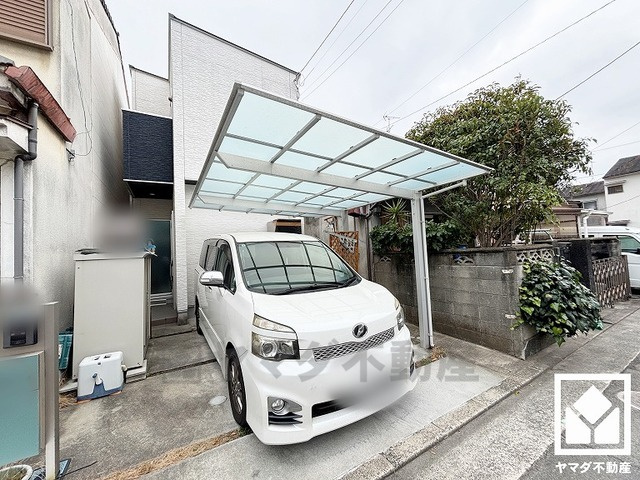 前面道路幅員約6.0mとゆったりとした広さがあるのでファミリーカー等の車の出入りも楽にできます。