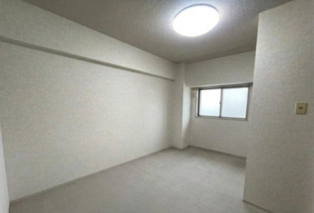 ※居住中につき、家具消し加工を施しています。現状と相違しますので、現地優先となります。　(北側洋室)