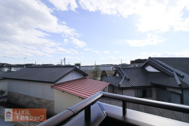 バルコニーからの眺望です。バルコニーで青空をあおぐひと時は、暮らしのちょっとしたスパイスです。