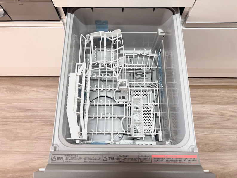 ◆食後の食器洗いは食洗機にお任せ！ご家族と団らんの時間を。家事の時短に効果大の食洗器付き。高温洗浄、節水効果もございます。　