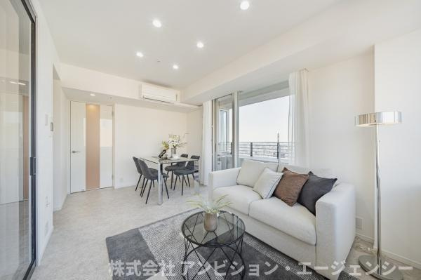 家族団らんの場所としてゆったりと居心地の良いリビングです。