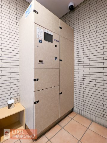 不在時に荷物を受け取ることができる便利な宅配ボックスが設置されています♪