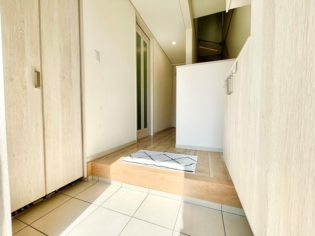 ご家族全員の靴がスッキリ収まるシューズボックス＋シューズインクローク付き。ベビーカーやゴルフバッグも入っちゃいます！