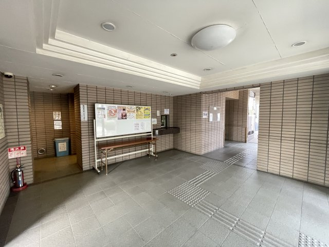 マンションの顔でもある、高級感漂うエントランス。　