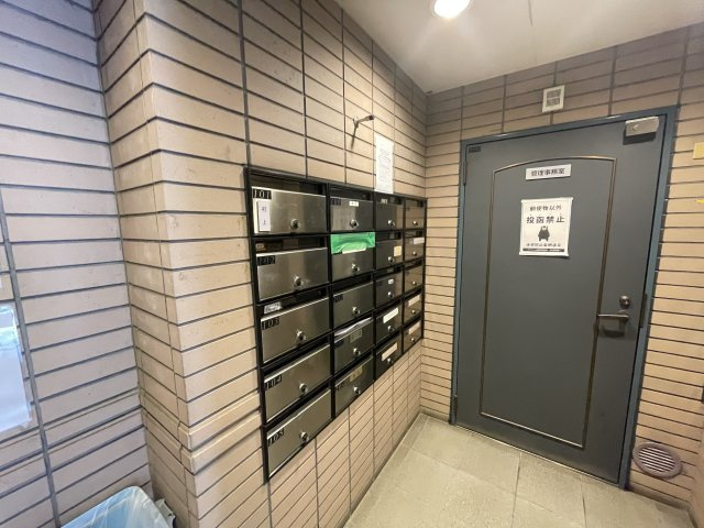 ダイヤル付きのポストでセキュリティ面も安心です。　