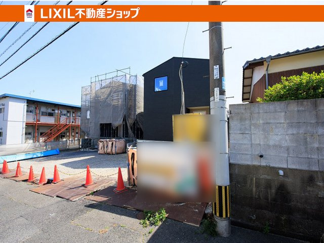 北東側　公道　接道8ｍ　幅員4.5ｍ　※撮影：1/18