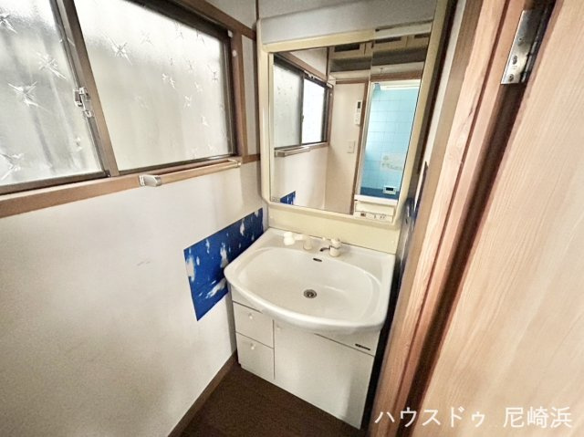 ■毎日の身支度を落ち着いて行え、収納も兼ね備えた独立洗面台♪