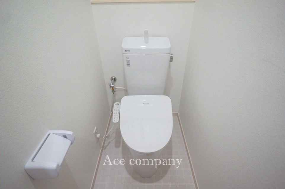 トイレは1・3階の2ヶ所に完備♪ともに同仕様のシャワートイレ新調です☆