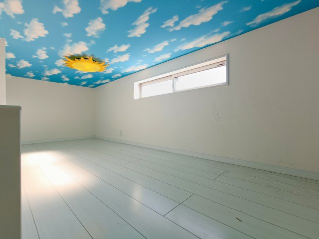 【洋室約6帖　上部ロフト】　