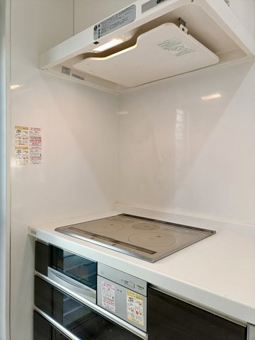 【3口コンロ】　IHクッキングヒーターでお手入れも楽々！