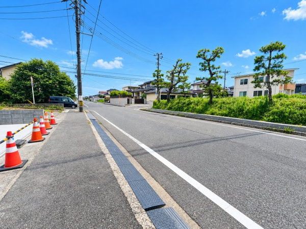【東区有楽 新築戸建 3380万円の前面道路含む現地写真】