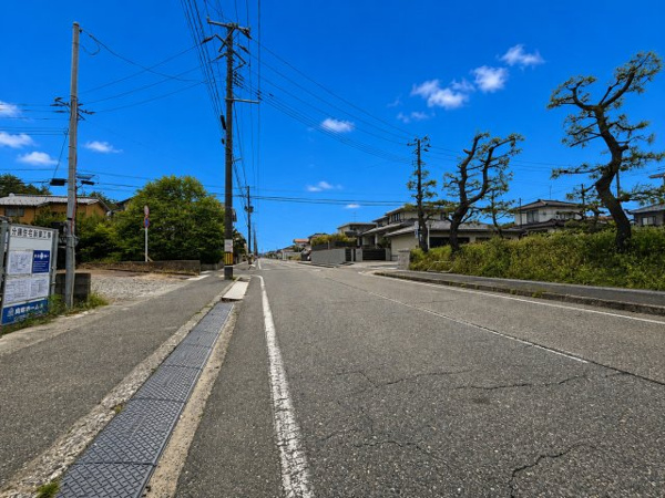 【東区有楽 新築戸建 3380万円の前面道路含む現地写真】