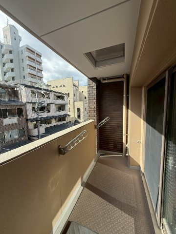 南に面したバルコニーです。