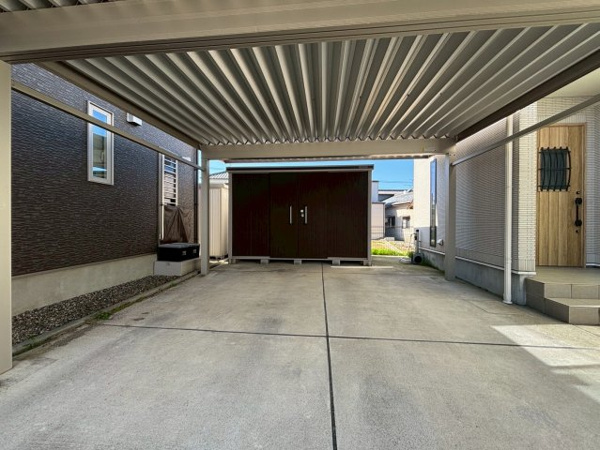 【荻曽根2 3380の駐車場】