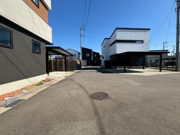 【荻曽根2　3380の前面道路含む現地写真】