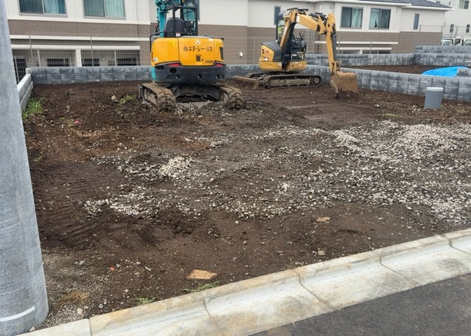 土地の形が極端に長細かったり、狭小地、あるいは道路との高低差がある傾斜地だった場合、後々売ろうとしても買い手がつかない場合もあります。後々、売却することになった時に価値の下がらない土地を選びましょう。