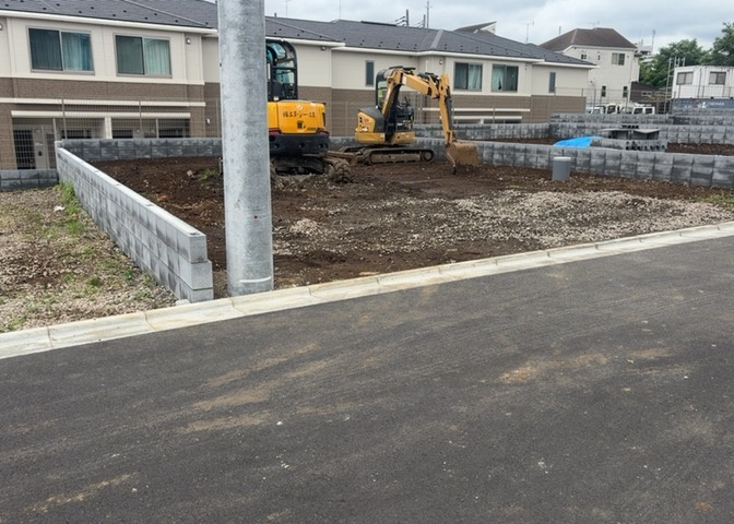 土地を買う際、住む地域の自治体や福祉の補助制度にも注目してみましょう。子供や老人の医療補助やゴミ出しのルールなど、自治体によってルールに大きな違いがあるため、暮らしやすい土地で判断するとよいでしょう。