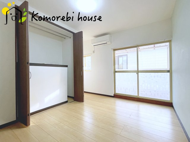 自然光が心地よく入る子ども部屋は、学習・遊び・睡眠をしっかり支える快適環境。シンプル設計でレイアウトも変えやすく、成長に合わせて長く使える利便性の高い一室です。
