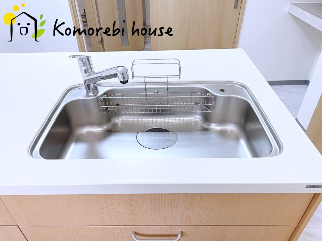 浄水器一体型で、いつでも美味しいお水がそのまま使えるキッチンシンク。料理やコーヒーづくり、炊飯にも安心して利用でき、毎日の食卓が少し豊かに。