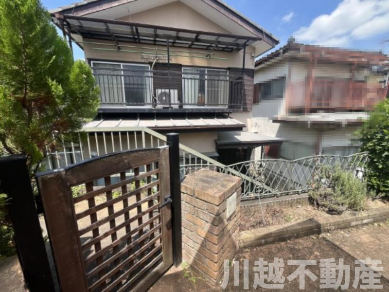 お洒落な門扉が出迎えてくれます