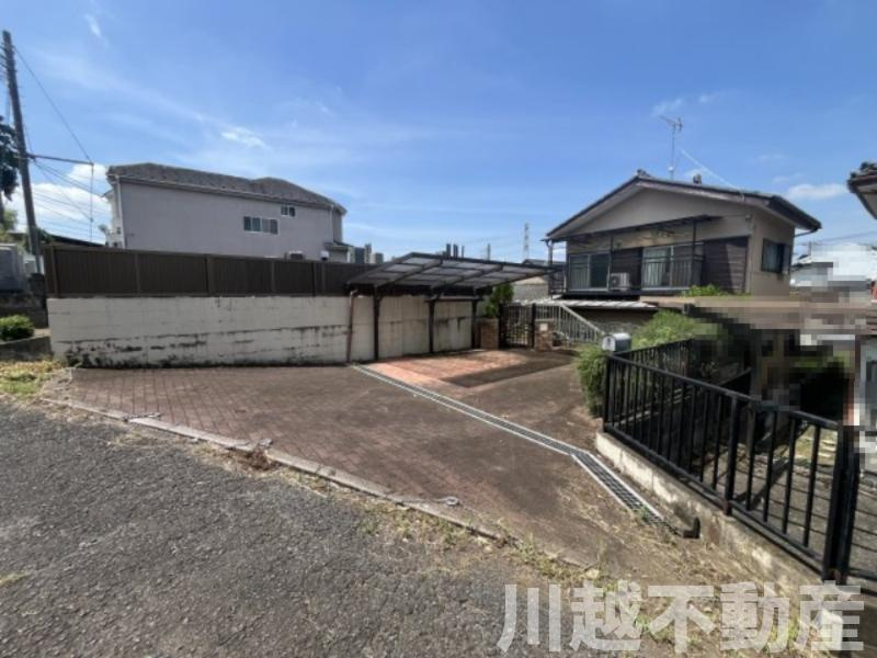 最大3台まで駐車可能な広々とした駐車スペース