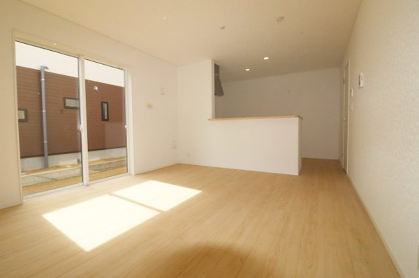 【須賀川市和田字立石　　　２号棟　　　須賀川第3小学校、須賀川第３中学区の居間】