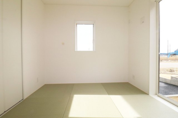 【須賀川市和田字立石　　　２号棟　　　須賀川第3小学校、須賀川第３中学区の居間】