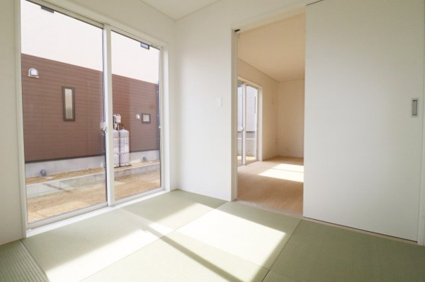 【須賀川市和田字立石　　　２号棟　　　須賀川第3小学校、須賀川第３中学区の居間】