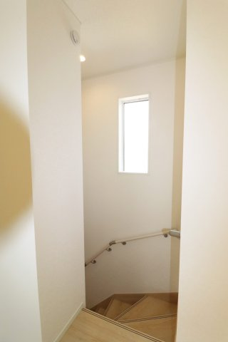 【須賀川市和田字立石　　　２号棟　　　須賀川第3小学校、須賀川第３中学区の玄関】