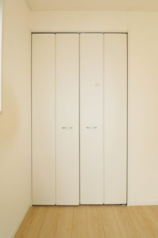 【須賀川市和田字立石　　　２号棟　　　須賀川第3小学校、須賀川第３中学区の洋室】