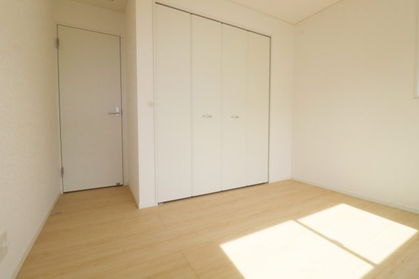 【須賀川市和田字立石　　　２号棟　　　須賀川第3小学校、須賀川第３中学区の洋室】