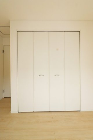 【須賀川市和田字立石　　　２号棟　　　須賀川第3小学校、須賀川第３中学区の洋室】