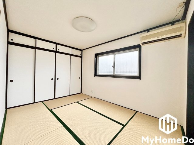 玄関からリビングを通ることなく和室に入ることができるので、客間としても使うことができます。