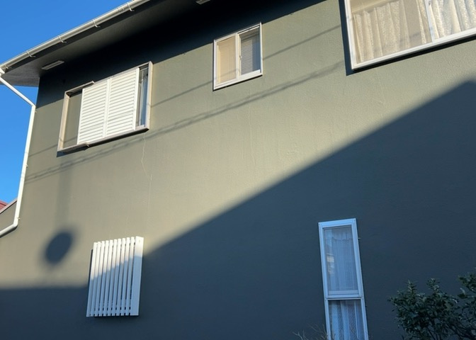 木造住宅とは土台、壁、柱など建築物の強度を支える構造体の材に木が使用されている構造を指します。構造体は建物の自重を支えるだけではなく風圧や水圧、積裁荷重などあらゆる衝撃に耐えるための基礎です。