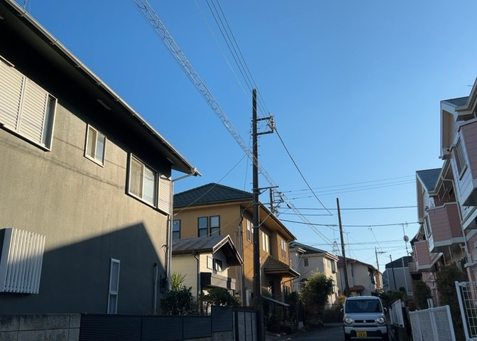 土地の地勢が高台の場合、景色を綺麗にみることができ、景色にこだわってお家探ししている方におすすめです！また平坦地よりも風通しがいいというメリットがあります。デメリットもあるので是非現地でご確認下さい。