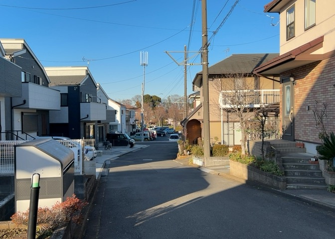 桜や紅葉の名所に出かける人は多いと思いますが、家にいながら季節の移ろいを感じる生活を送りませんか？リビングや窓から見える景色が生活を彩るワンポイントに！現地から見える景色を堪能してみては如何でしょう。