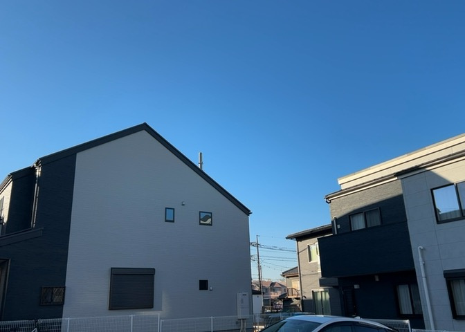 眺望を気にして物件を探す場合、前面に建物が建っていないか現地で確認しましょう！前面に建物があると景色はもちろん、日当たりや風通しにも影響が出てきます。住んだ時のことを想像しながら現地見学をしましょう。