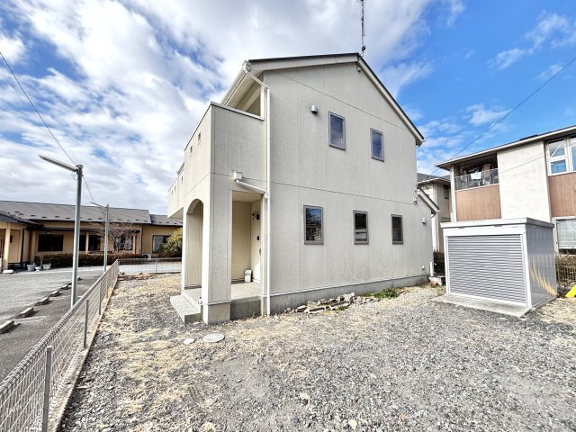 ■外観｜前面からたっぷり日差しが差し込みます♪